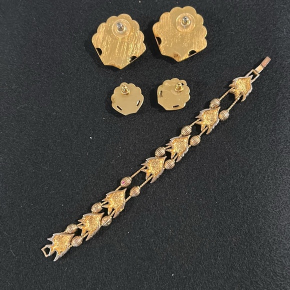 Earrings and bracelet bundle - Picture 8 of 8